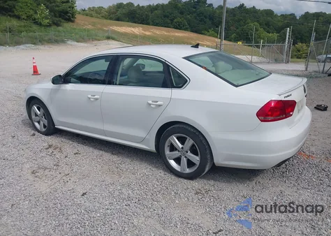 2013 Volkswagen Passat 2.5L Se из США, поврежденный, VIN 1VWBP7A37DC021564
